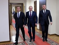 Путин и Медведев "замяли" вопрос о триллионах