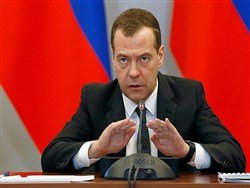 Медведев сравнил повышение пенсионного возраста с горьким лекарством