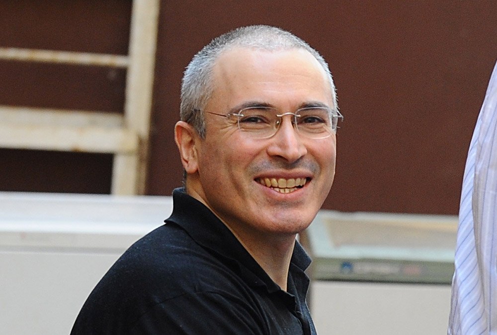 Ходорковский вынудил пенсионеров оплачивать аренду зала для «телемоста» из Лондона