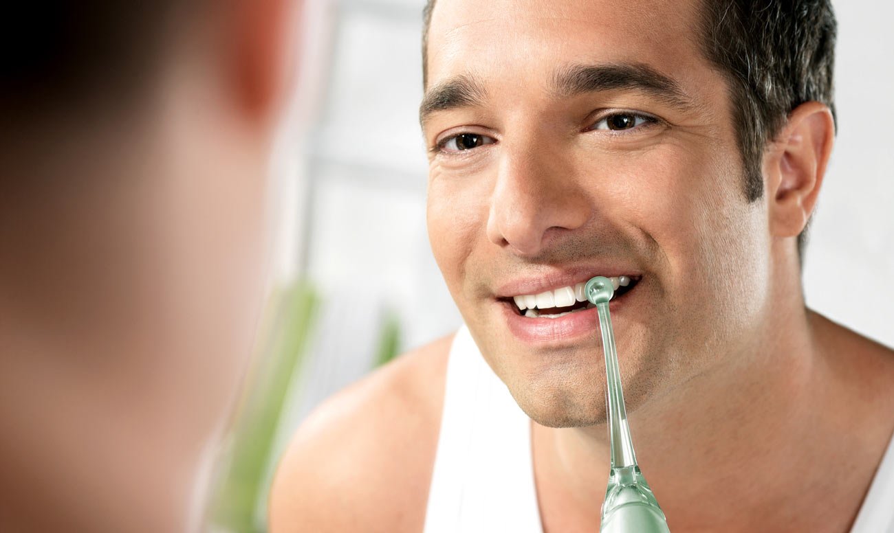 Врач-стоматолог рассказал как правильно пользоваться ирригатором
