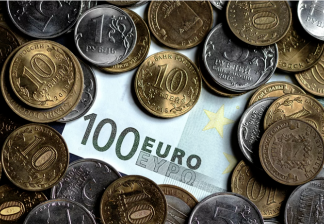 Курс евро в ходе торгов превысил 84 рубля