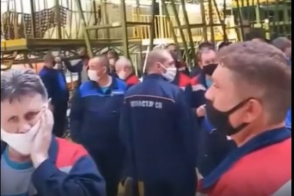 В Ульяновске на авиастроительном заводе Авиастар работягам урезали зарплату в 2 раза