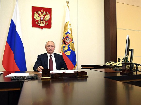 Путин на совещании по паводкам и пожарам швырнул ручку