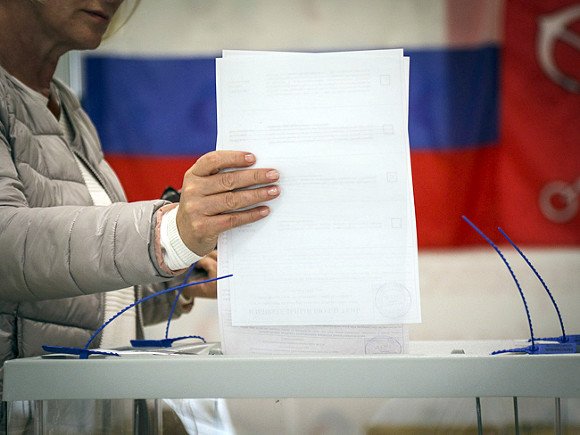 СМИ: В Петербурге зафиксировали вброс бюллетеней на голосовании