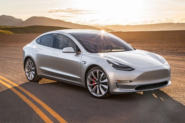 Tesla создаст батареи для электрокара вшестеро мощнее нынешних