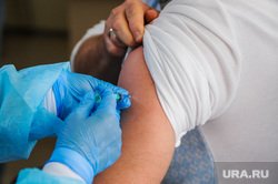 Глава СПИД-центра назвал противников вакцинации врагами народа