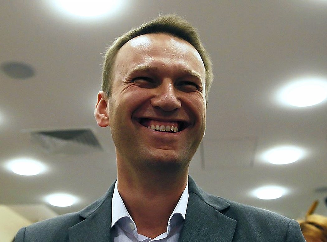 Навальный попросил разрешения обращаться к судье ...
