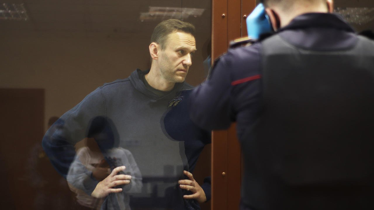 Суд о клевете на ветерана отложили после того, как Навальный нашел несостыковки в показаниях