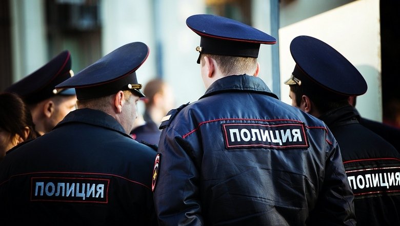 Трое полицейских в Москве задержаны за взятку в 12 млн рублей