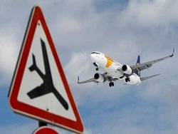 Пассажирский самолет посадили в Киеве из-за сообщения о бомбе