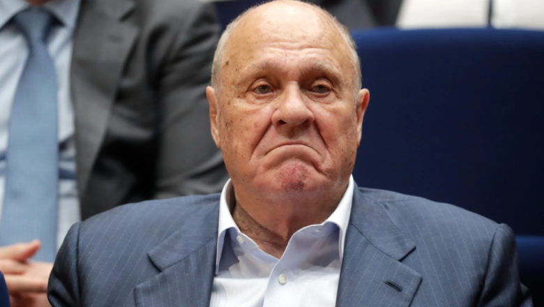 чем был привит меньшов. e76893ea29d043d0962e4072d4c47167. чем был привит меньшов фото. чем был привит меньшов-e76893ea29d043d0962e4072d4c47167. картинка чем был привит меньшов. картинка e76893ea29d043d0962e4072d4c47167. Пишут, что Владимир Меньшов, которого за считанные недели угробил коронавирус, был привит «Спутником V» — причем, относительно недавно. Прививался в марте. Он дескать уже тогда собирался в Госдуму от партии «Справедливая Россия — за Правду». А среди депутатов и кандидатов в депутаты привиты почти все. Потому что предполагается публичная деятельность. И когда пишут о том, что вакцинированные легко переносят вирус, это понятно, но как насчет смерти?! Партия сообщила, что болезнь он перенес легко. Так от чего умер режиссер?! «СР-зП» не собирается менять список кандидатов — Меньшов останется в нем. Такой вот политпиар.