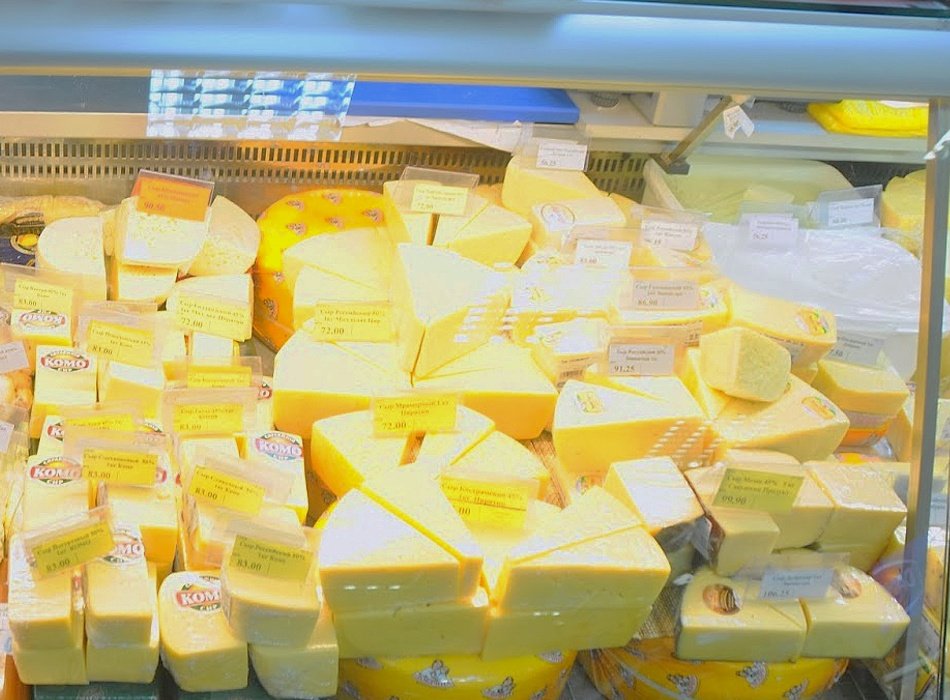 Вор забрался в магазин и заснул в холодильнике с сыром в Подмосковье