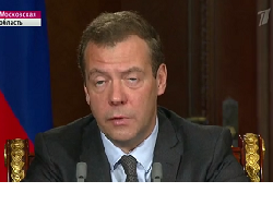 Медведев призвал помогать адаптироваться мигрантам в России