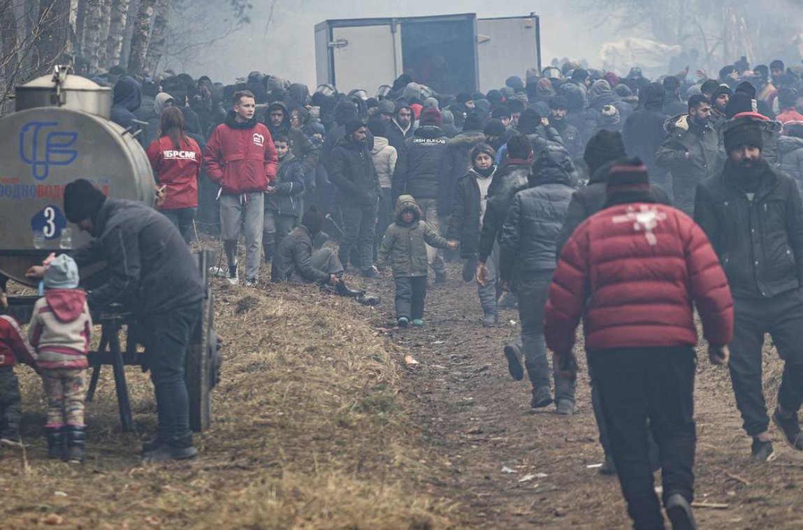 Миграционный кризис сулит войну – политолог о беженцах на границе РБ и Польши
