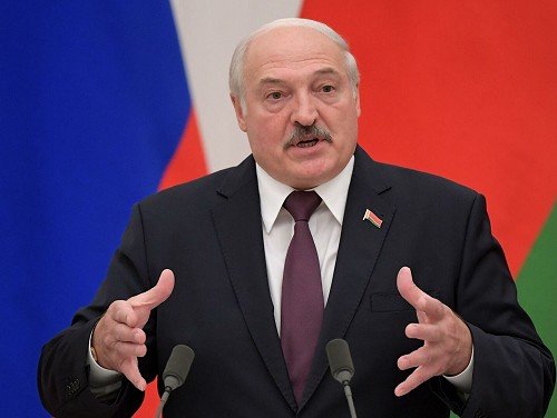 Лукашенко обвинил экстремистов в попытке развязать войну в Казахстане