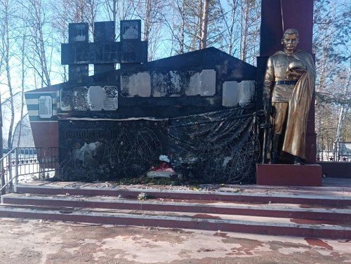 В Якутии сожгли памятник героям Великой Отечественной войны