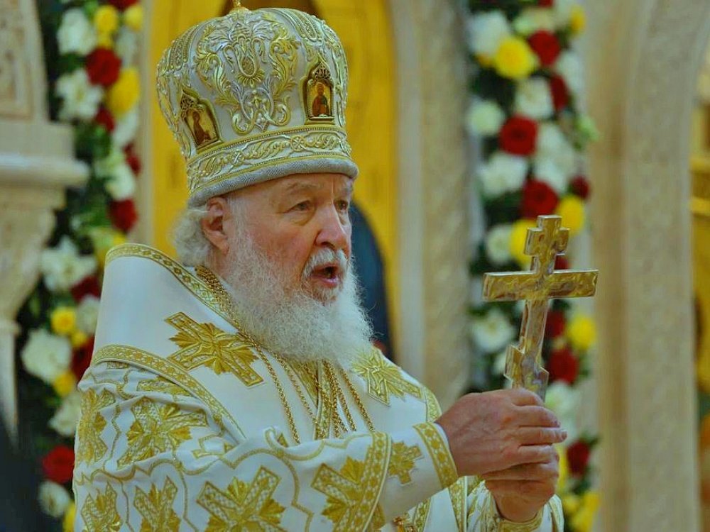 Патриарх Кирилл объяснил свое падение в новороссийском храме
